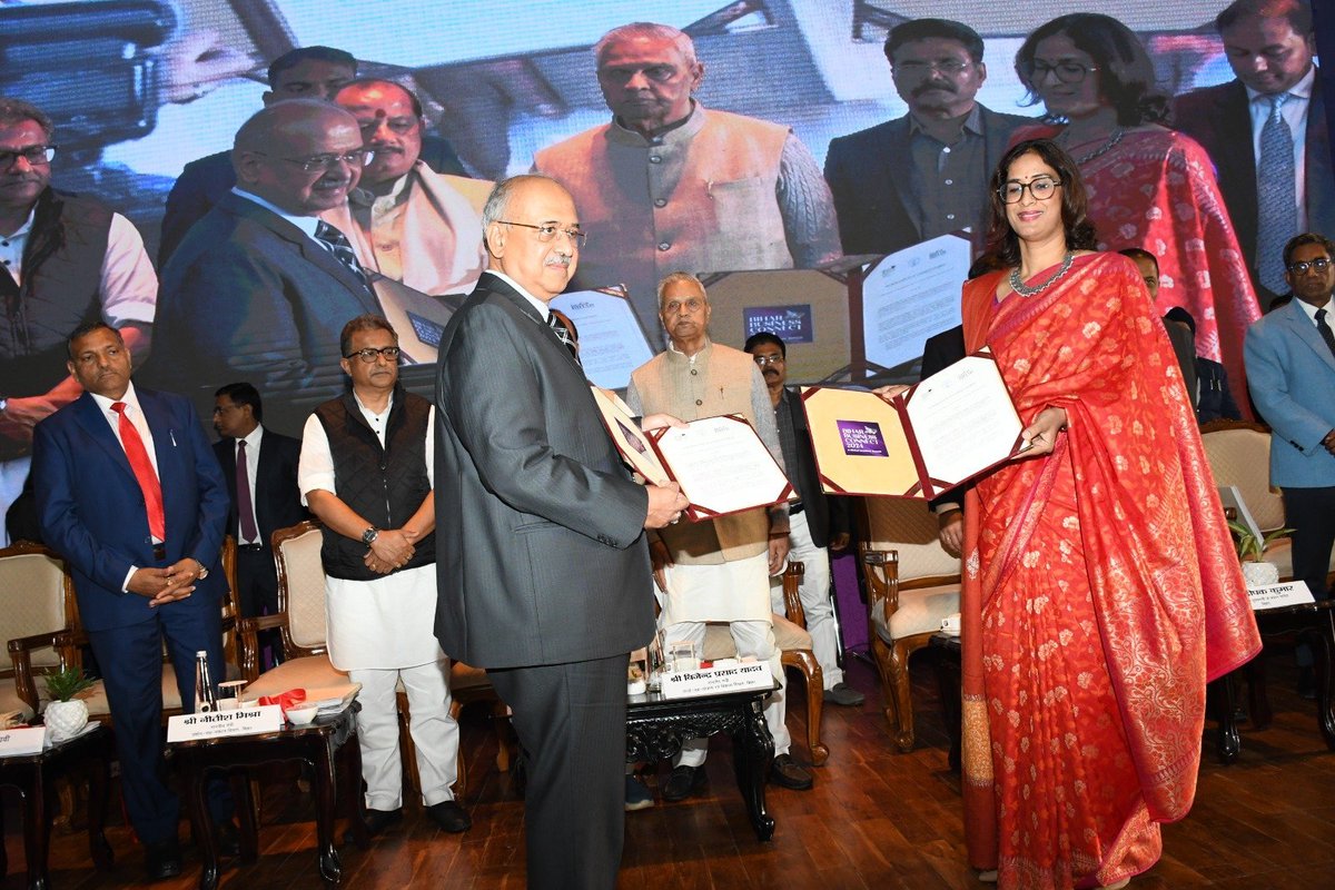 BiharInfraTales's tweet image. Bihar Business Connect 2024 Secures Record ₹1.8 Lakh Crore Investment Proposals

Sun Petrochemicals: ₹36,700 cr 
Adani Group: ₹20,000 crore 
Nhpc: ₹5,500 cr
SLMG Beverages : ₹3,000 cr
Shree Cement: ₹800 cr
Haldiram: ₹300 cr