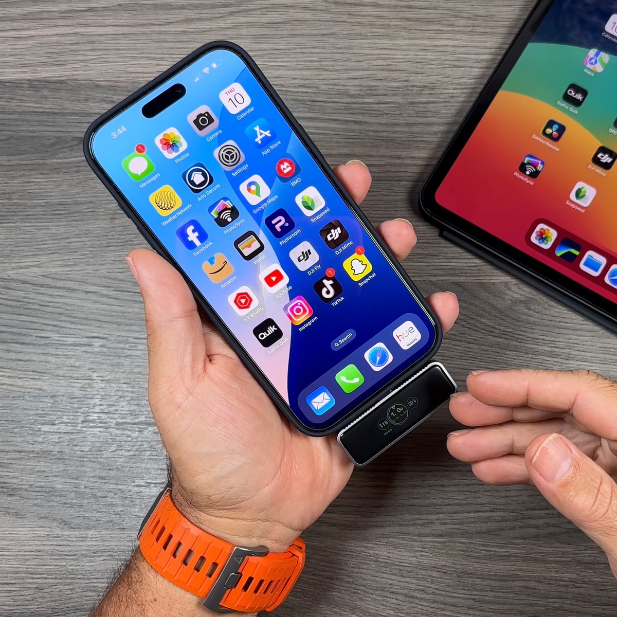 ZIKETECH's tweet photo. ZIKE USB-C Magnetic Extended Storage for iPhone 16/15 Series Z791A, expand your storage up to 1TB effortlessly.
📲 Get yours now at link in bio
#ZIKE #iPhone16 #iPhone15 #ExtendedStorage #TechUpgrade #1TBStorage #AppleAccessories #MobileStorage #MagneticStorage https://t.co/G4bUWpGwjs