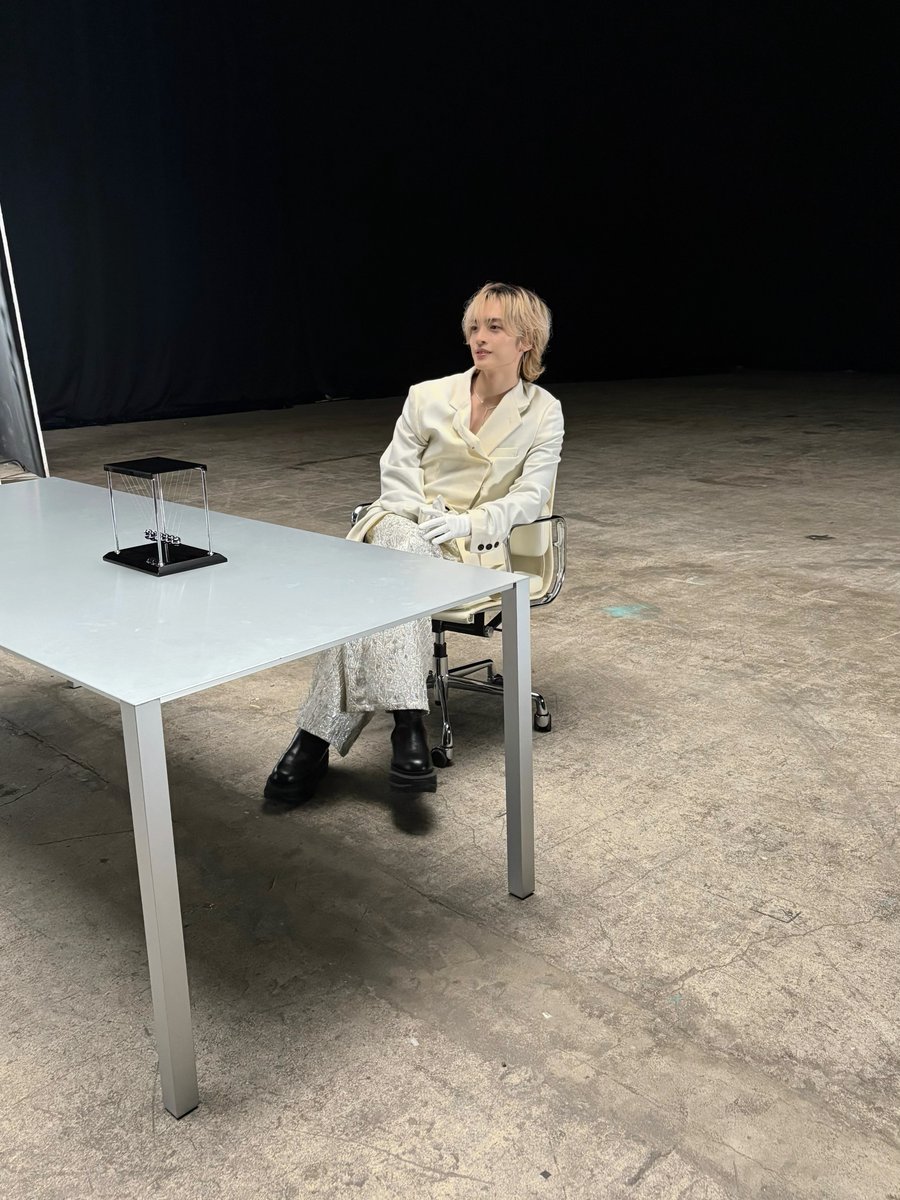 KMF2_0810MENT's tweet photo. 「Meramera」Music Video 🔥
━━━━━━━━━━━━━━
🎬https://t.co/WBg285qIok

YUTA TAMAMORI - Off shot🪙

#KisMyFt2_Curtaincall https://t.co/mVjjGfUY5J
