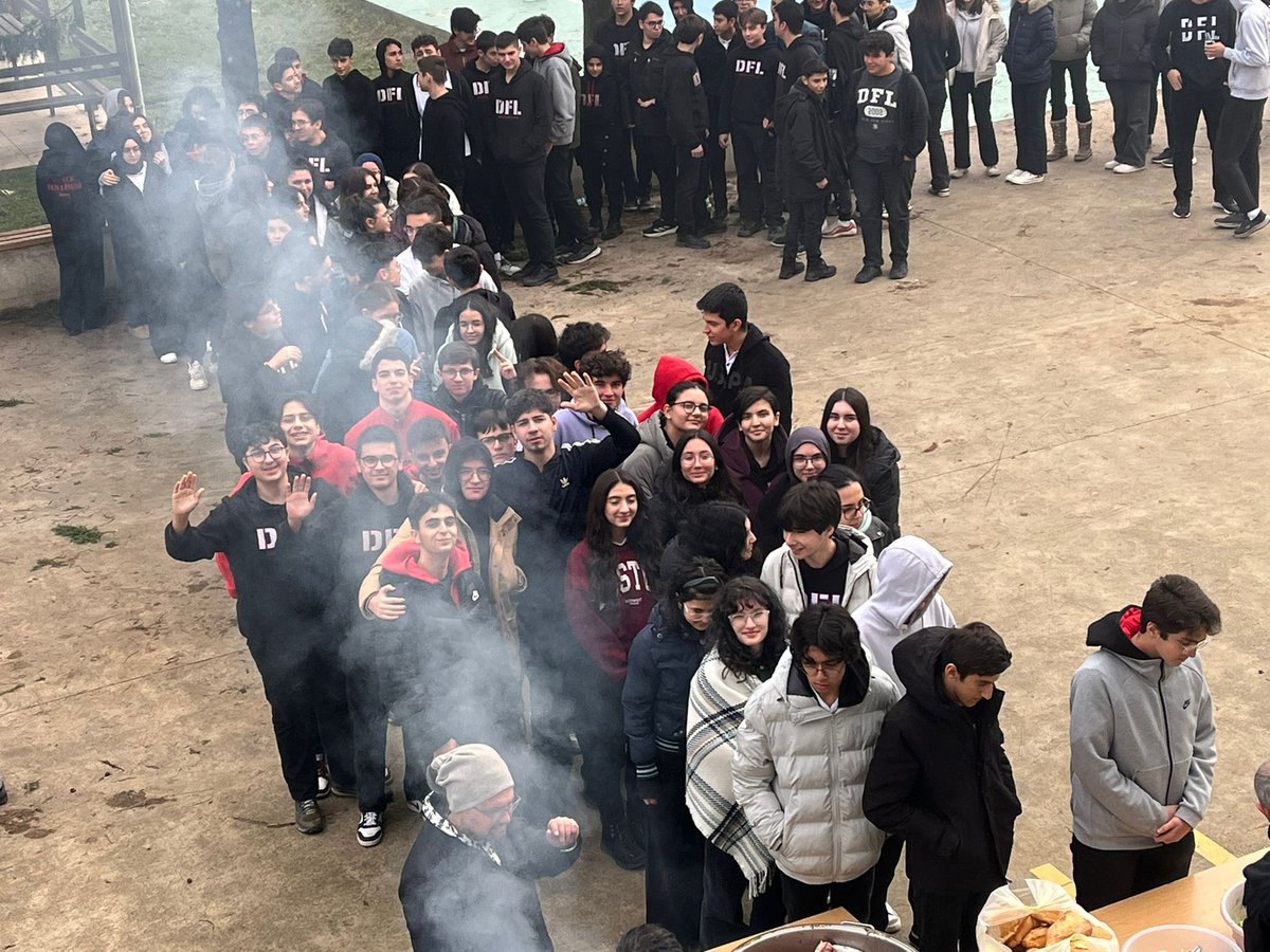 Her yıl 12-18 Aralık tarihleri arasında kutlanan Tutum, Yatırım ve Türk Malları Haftası kapsamında okulumuzda  Balık&amp;Ekmek Etkinliği düzenledik.Etkinliğe katılan tüm öğretmen ve öğrencilerimiz yerli ve milli kendi denizimizden çıkan balıkları yiyip , horon ederek eğlendiler