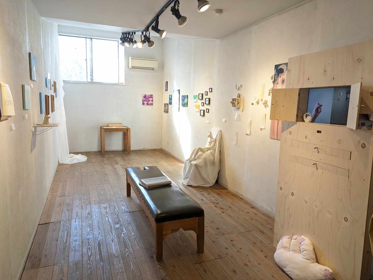 ＼今週のスローギャラリー＊12/20（金)-12/25（水)／
『colony vol.9 -exhibition-』
今期は、藤田モネさん率いる9人の若手作家の集団colonyによる展示です。スローギャラリーでは早くも6回目の開催です。cafeslow.com/event/gallery/…