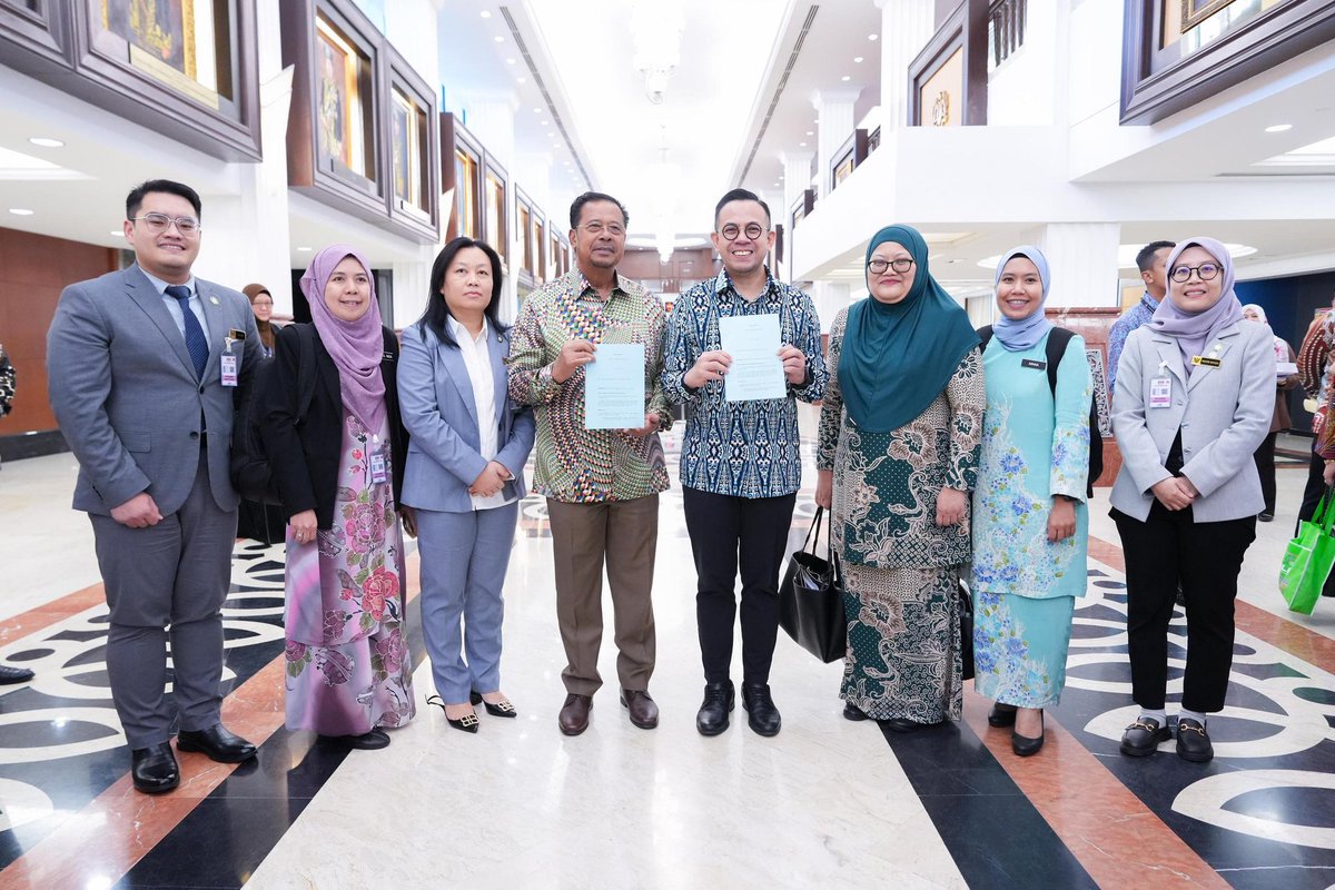 Semalam Dewan Negara telah meluluskan Ordinan Buruh Sarawak. Tahniah YB Dato' Seri <a href="/DSARMOfficial/">Rahmanmohamad</a> yang telah membuat pembentangan. 

We are the @myKESUMA tag team. 🤝

Saya bangga jadi generasi yang menoktahkan ketidakseimbangan dan ketidakadilan terhadap kaum pekerja di