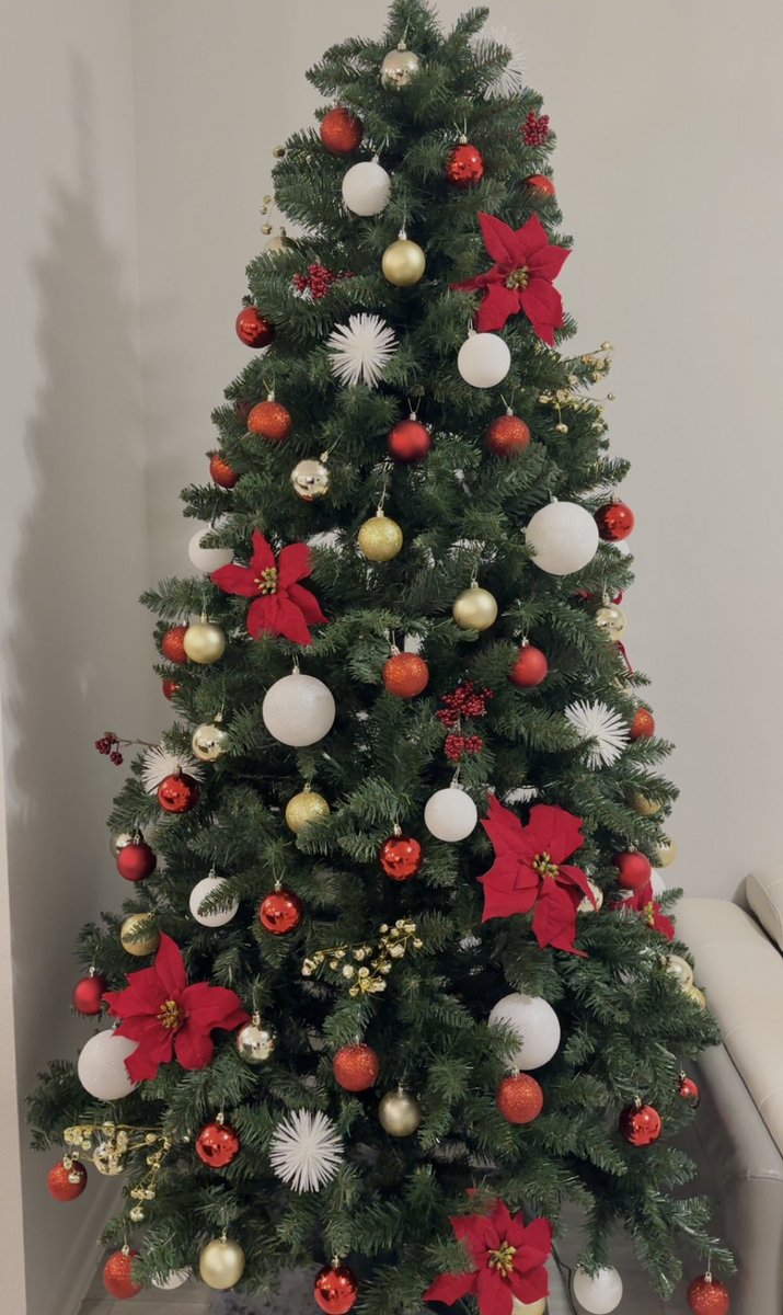eperez2148's tweet photo. Finally done moving around and can actually decorate our first tree in the last 2 years🥹 Adjusting and adding the finishing touches :) https://t.co/noikO4TmCy