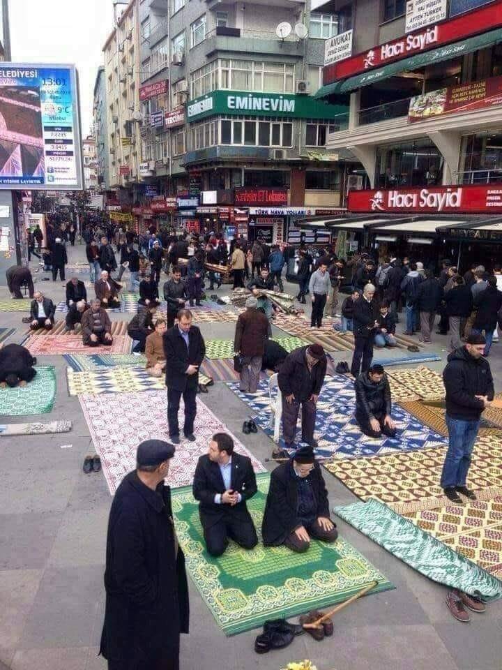 "Cuma'ya gidenlere 1 saat Cuma izni verip akşam 1 saat geç bırakın, %95'i gitmez…"

Katılanlar...??