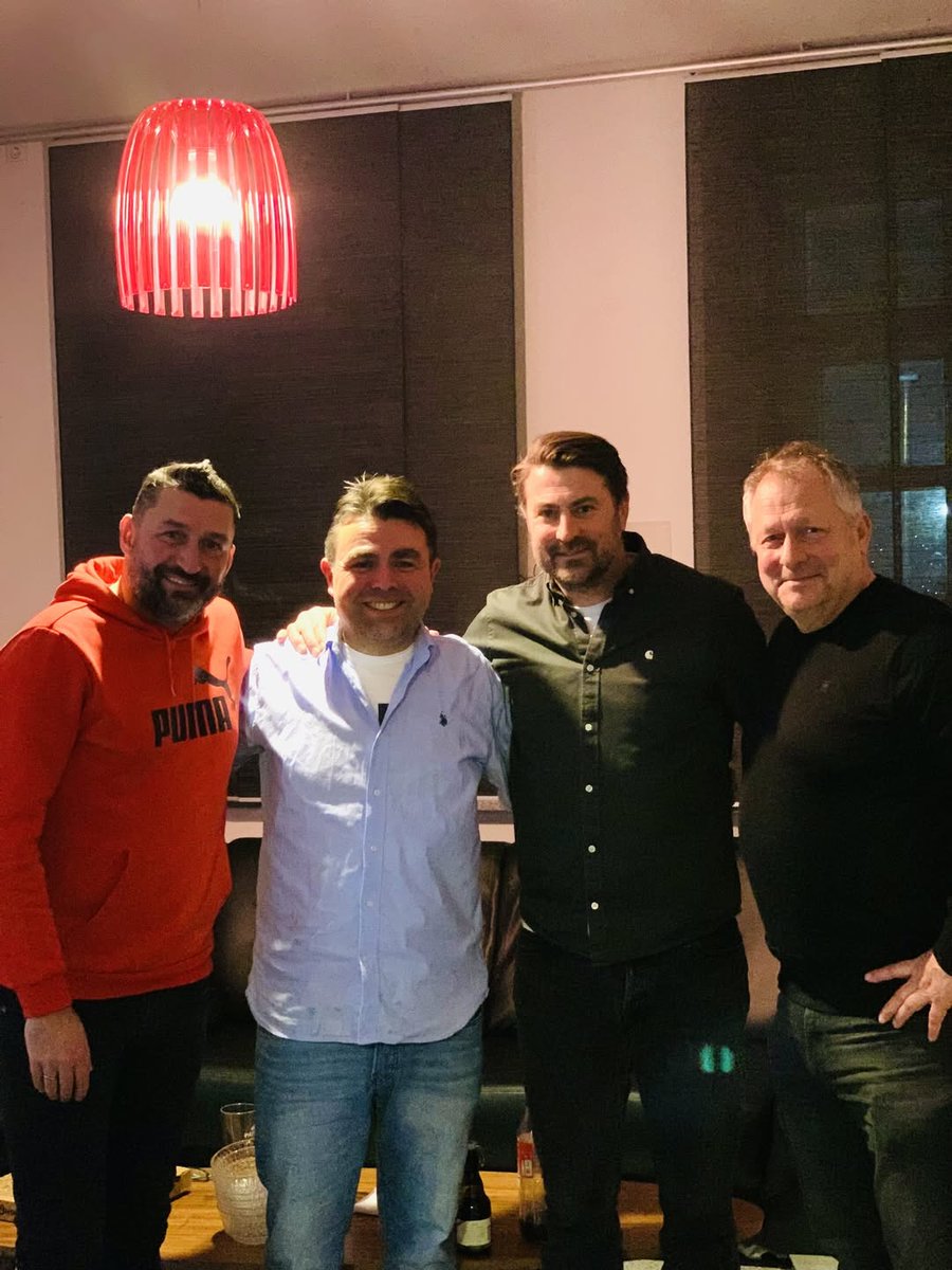 scudetto's tweet photo. 🎅 Frohe Weihnachten &amp; Glück auf! Was ein wunderbarer Jahresabschluss beim #Winterball im Gleis 9 #Bochum mit Torsten #Mattuschka, Hansi #Küpper &amp; Heiko #Butscher! Danke an alle! 😊👍🙏 https://t.co/FMbQWfmFTC
