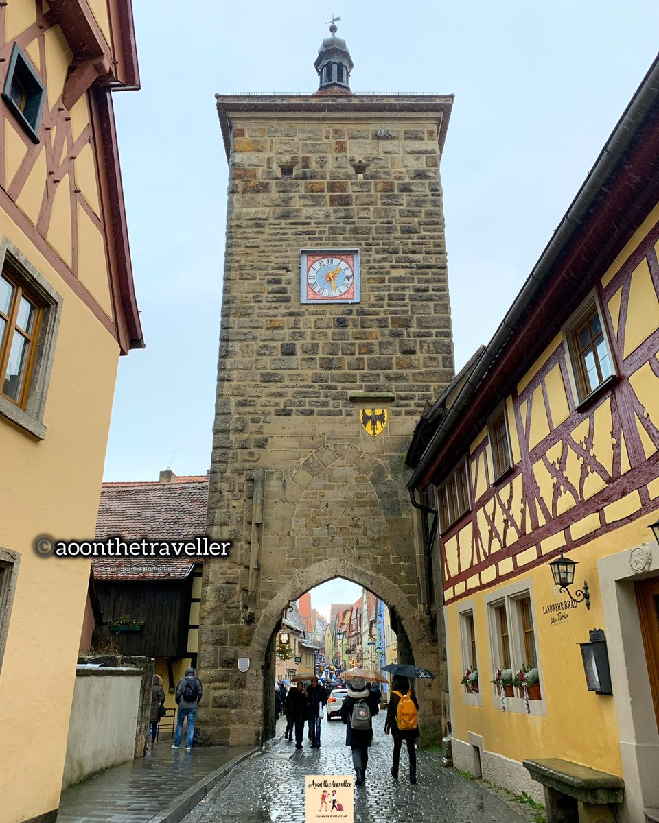 aoonsafdar's tweet photo. ROTHENBURG ob der Tauber is one of the most well preserved Medieval town in Germany and also in Europe.
#Rothenburg #RothenburgChristmasMarket #Bavaria #Germany #ChristmasMarket #Christmas #ChristmasinGermany #Bayern #TravelVlog #VisitGermany #VisitBavaria #germanytravel https://t.co/7gDKCv75VP