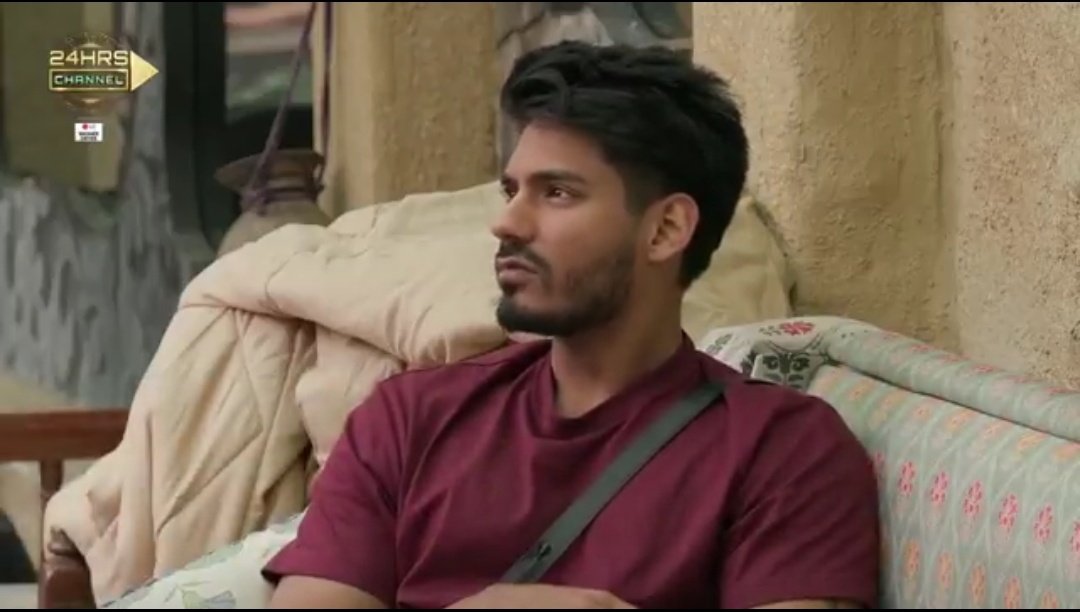 BBossLivefeed's tweet photo. #Livefeed 
#Chum :- Thank you hame Time God banane ke liye aapne koshish kiya.. 

#Digvijay :- Kabhi Kabhi apne baare me bhi soch lena chahiye chum.. 

#Chum :- Toh aapne kiyun nahi soche apne liye? .. .. But thank you ❤
#BiggBoss18 https://t.co/0iFMNmoRs3