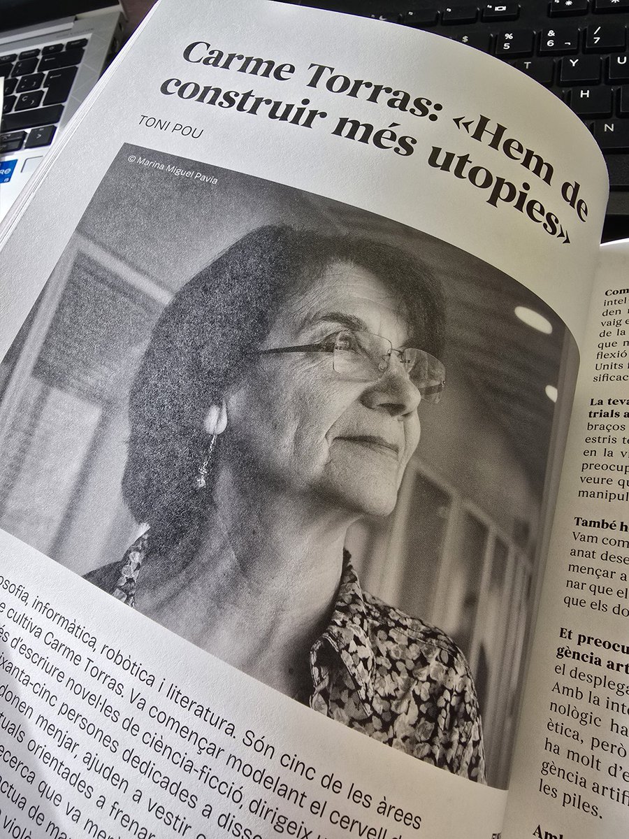CarmeFenoll's tweet photo. 🌄 Feliç amb aquest Anuari de @nuvol_com que conté molt bones lectures i tinta @UPC_Arts! 🤖@CarmeTorras_ROB, ✍️Abril Llamas (@UPCTelecos) @FJosepPla https://t.co/7RW5dqHTVg