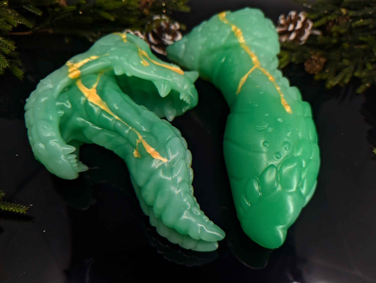 WyvernsVault's tweet photo. Marbled jade kintsugi pours are always such a delight to do, so we're really happy to bring them back! 

These subtly marbled friends (and more) will be available TOMORROW at 2PM CST in our shop! https://t.co/6OJf58wj30