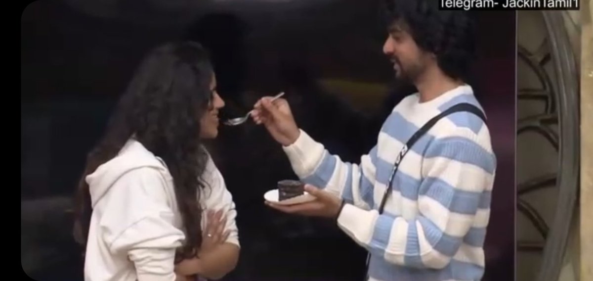bbtamil08's tweet photo. Week 11 | #BB75thDay - Cake With Favorite HM

11. #Rayan Gives Cake To #Soundariya 

Mix Of Emotions + Friendship ❤️ 

#BiggBossTamil8 #BiggBoss8Tamil #BiggBossTamil #BiggBossTamilSeason8 https://t.co/mQYw2DtYK2