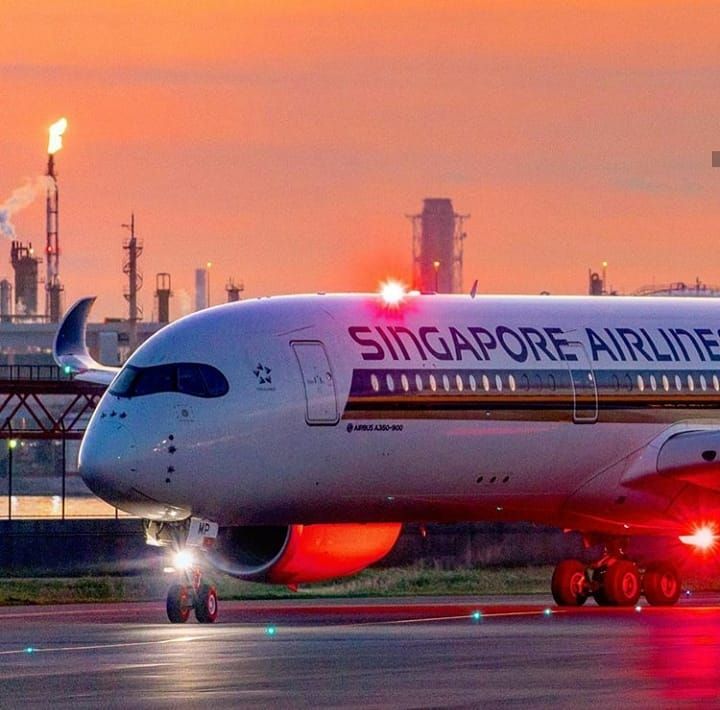AryaShinde11's tweet photo. Appreciation Post for @SingaporeAir 
I had booked a flight from BOM-SIN-MEL on the student fare without realising that the tight connection of 2 hours 
Called customer service with a lovely lady named Ross changing my itinerary for a 4 hr without any charges 
TY  @SingaporeAir! https://t.co/ZRMwlFoS8Q