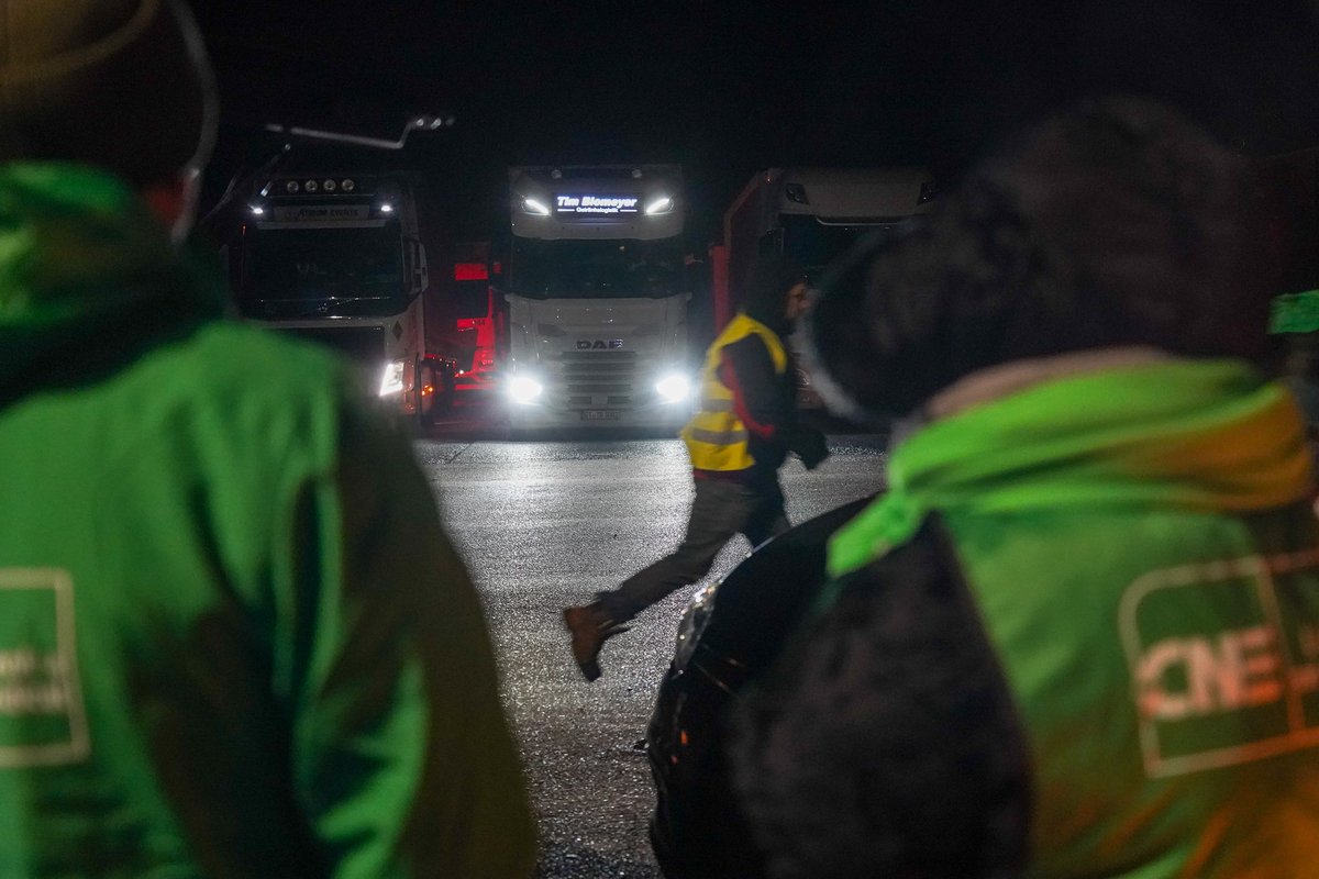 Depuis 4h00 ce matin, des militant.e.s de la CNE mènent une action dans deux centrales de l'enseigne Aldi, à Gembloux et à Vaux-sur-Sûre.

Ce que le personnel demande? Que les négociations avancent (enfin) et que la direction leur octroie de meilleures conditions de travail.