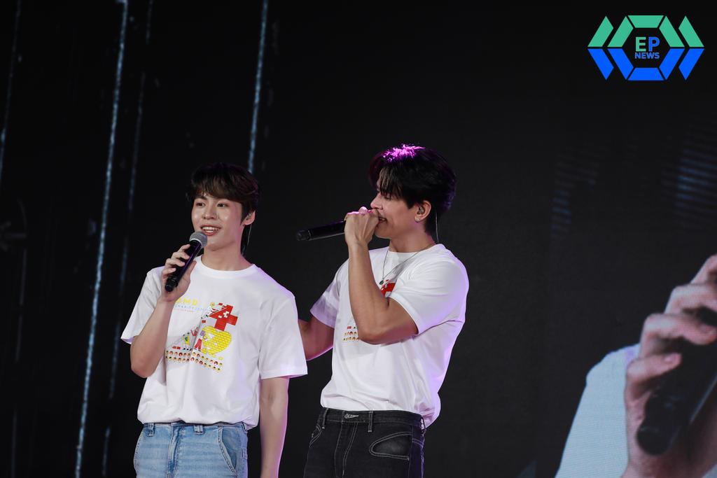 epnewsonline's tweet photo. #EPNEWS "มาร์ค - เจ็ม" ในงาน DMD CHARITY 2024 "Give Your Heart"
DOMUNDI CHARITY
#MarkGem #MarkIIIV
#GemsLittle_
#ดูมันดิการกุศล
#DMDCHARITY2024 https://t.co/rjWdjo3xJC