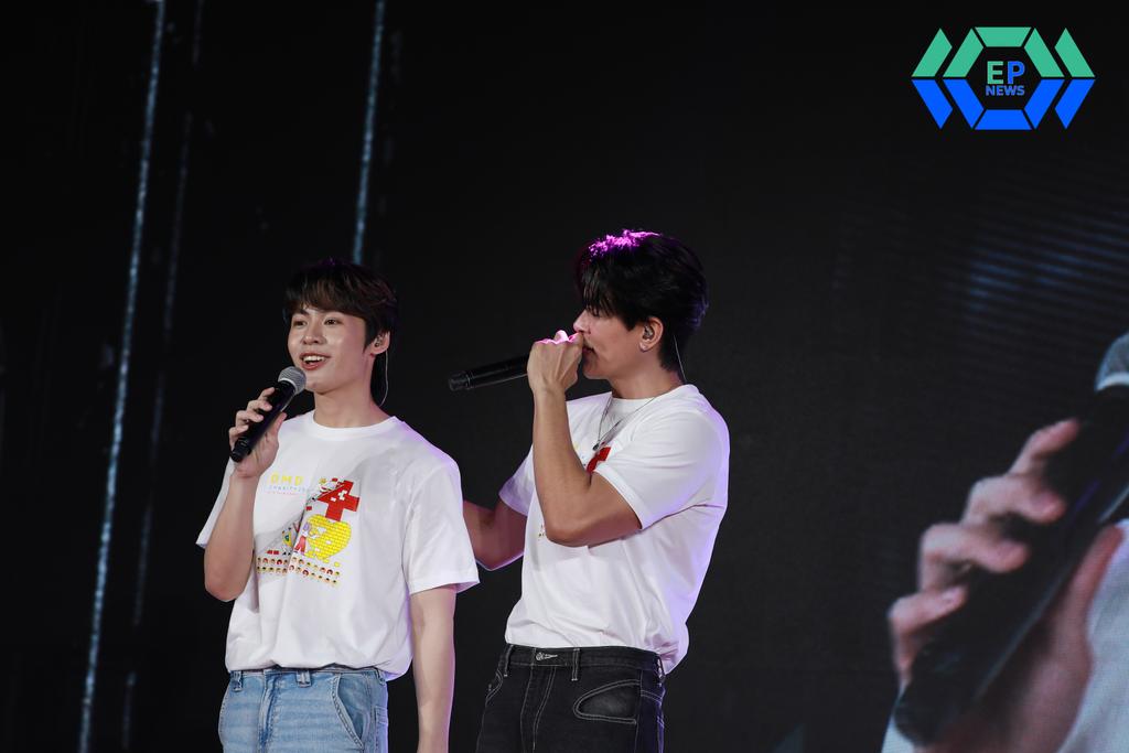 epnewsonline's tweet photo. #EPNEWS "มาร์ค - เจ็ม" ในงาน DMD CHARITY 2024 "Give Your Heart"
DOMUNDI CHARITY
#MarkGem #MarkIIIV
#GemsLittle_
#ดูมันดิการกุศล
#DMDCHARITY2024 https://t.co/rjWdjo3xJC