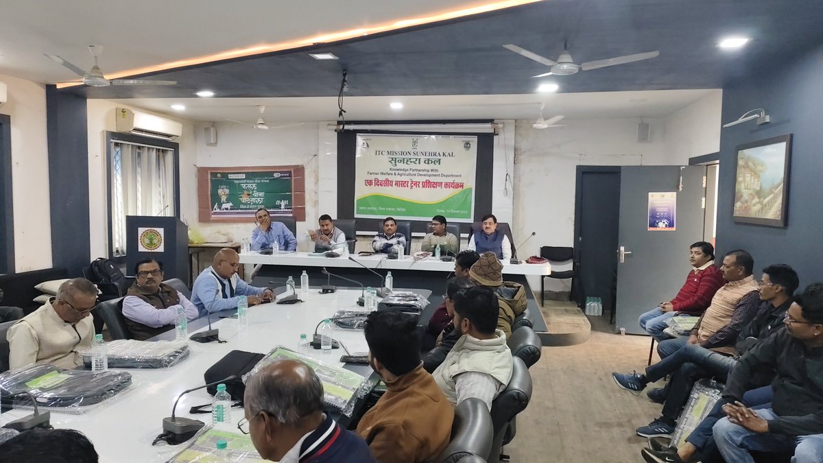 ddagrividisha's tweet photo. आईटीसी मिशन सुनहरा कल के माध्यम से रबी फसलों के उन्नत उत्पादन विषय पर कृषि अधिकारियों का मास्टर ट्रेनर प्रशिक्षण कार्यक्रम कृषि वैज्ञानिक द्वारा कराया गया, इसका उद्देश्य मैदानी अमले द्वारा कृषकों को प्रशिक्षित कर फसल उत्पादन बढ़ाना है।
@NCHSEB
@ITCCorpCom
@minmpkrishi https://t.co/mVewiuFlWr