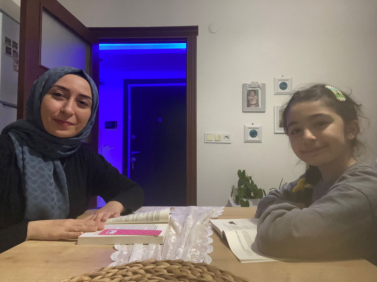 Cihangirilkokul's tweet photo. "Ben Okuyorum İstanbul Okuyor" projesi kapsamında Cihangir ailesi her akşam saat 21:00-21:30 saatleri arasında kitap okuyor.
@benokuyorumistanbulokuyor 
@istanbulilmem
@avcilarilcemem
@tc_istanbul
@tcmeb https://t.co/dgEmj8yvYC
