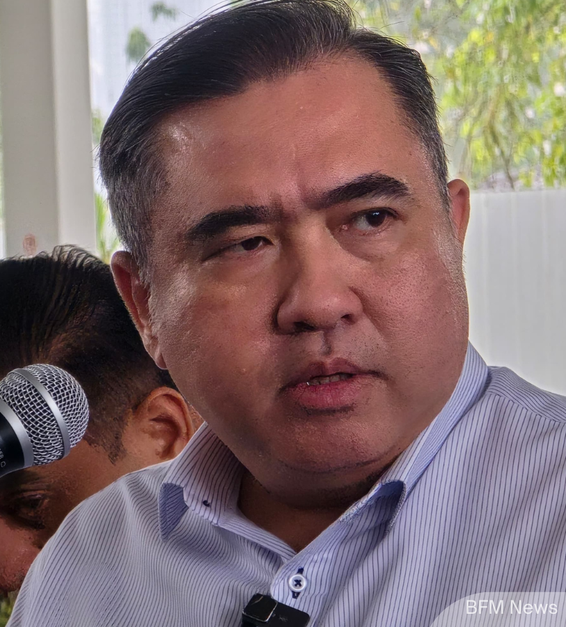 NewsBFM's tweet photo. 🚨  JUST IN: The government has agreed in principle to UK-based Ocean Infinity’s proposal for a new search mission for MH370, 10 years after the plane’s disappearance.

Transport minister Loke Siew Fook said the mission will follow a “no find, no fee” principle.

🧵1 https://t.co/GcPy7s2y2R