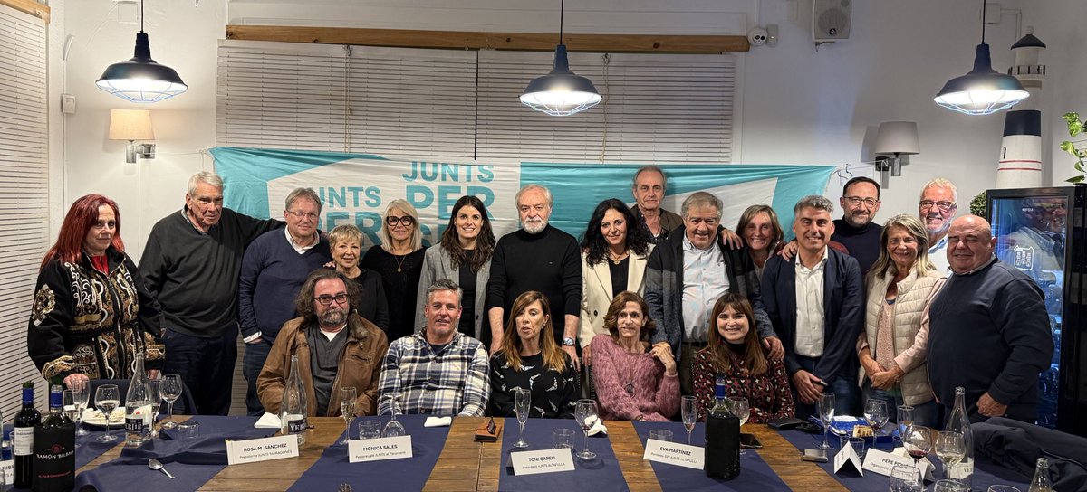 mncsls's tweet photo. Ahir, a #Altafulla, trobada amb els companys de Junts del municipi per fer balanç de l'any i compartir reptes per al 2025. 

Perquè sempre és un plaer conèixer de ben a prop la gent que formem part d'aquest gran projecte, @JuntsXCat, arreu del país!
Gràcies i a disposar! #junts https://t.co/6LUxpE0JIm