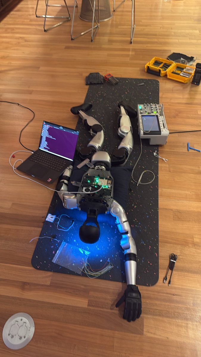 Rob Ghilduta (@robertghilduta) on Twitter photo if this is what it took to jailbreak C-3PO no wonder Anakin turned to the dark side if this is what it took to jailbreak C-3PO no wonder Anakin turned to the dark side