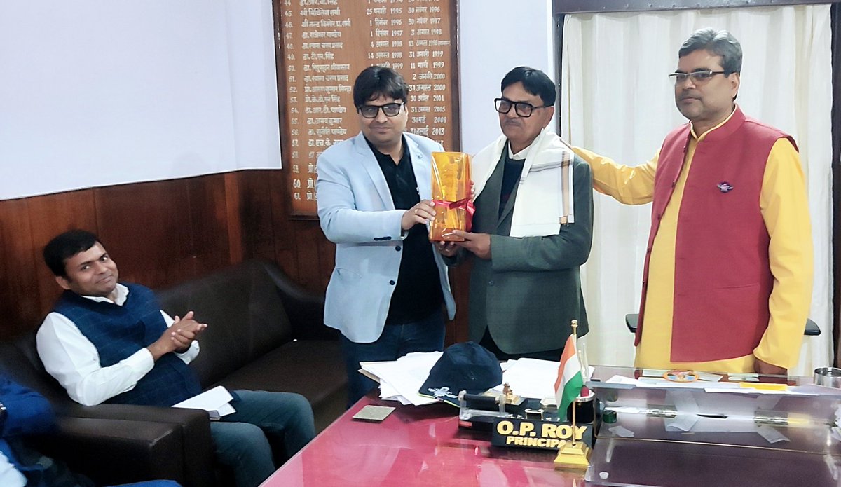 LS_College's tweet image. Principal Prof. Om Prakash Roy chaired a seminar on preparation for the #BPSC examination. The seminar was organized in association with the renowned educational platform #Physicswala 
@DineshCRai @physics__wallah 
@PhysicswallahAP #LSCollege1899