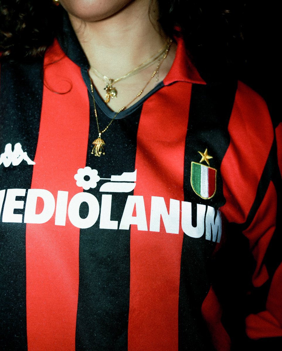 mantallitemag's tweet photo. #StarsOfJersey – 10 | Buse Dağlıoğlu
Mantalite’nin orijinal serisi #StarsOfJersey ‘nin onuncu konuğu dijital içerik üreticisi Buse Dağlıoğlu:
“Efsane Milan🔴⚫”
MILAN’
#StarsOfJersey #Mantalite #Milan https://t.co/3tNveaYvCn