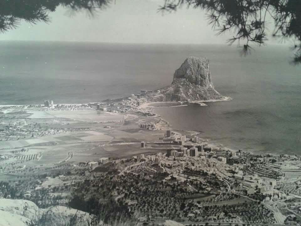 Sanguango1977's tweet photo. Calp i el Penyal d'Ifach 
Inicis dècada 1970
La Marina Alta https://t.co/lfoyl4W9xR