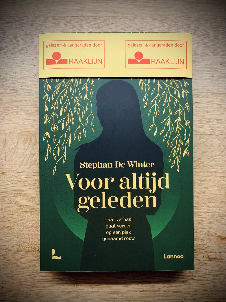 StephanDeWinter's tweet photo. Wie nog een kerstcadeautje zoekt, vol literaire troost en ontroering, this might be it! In boekhandel Raaklijn zijn er GESIGNEERDE exemplaren… 😍📚

Talloze lezers, waaronder mijn lieve collega’s, lazen mijn debuut intussen met veel ontroering en enthousiasme, waarvoor dank 🙏 https://t.co/JNH4AYfMmt