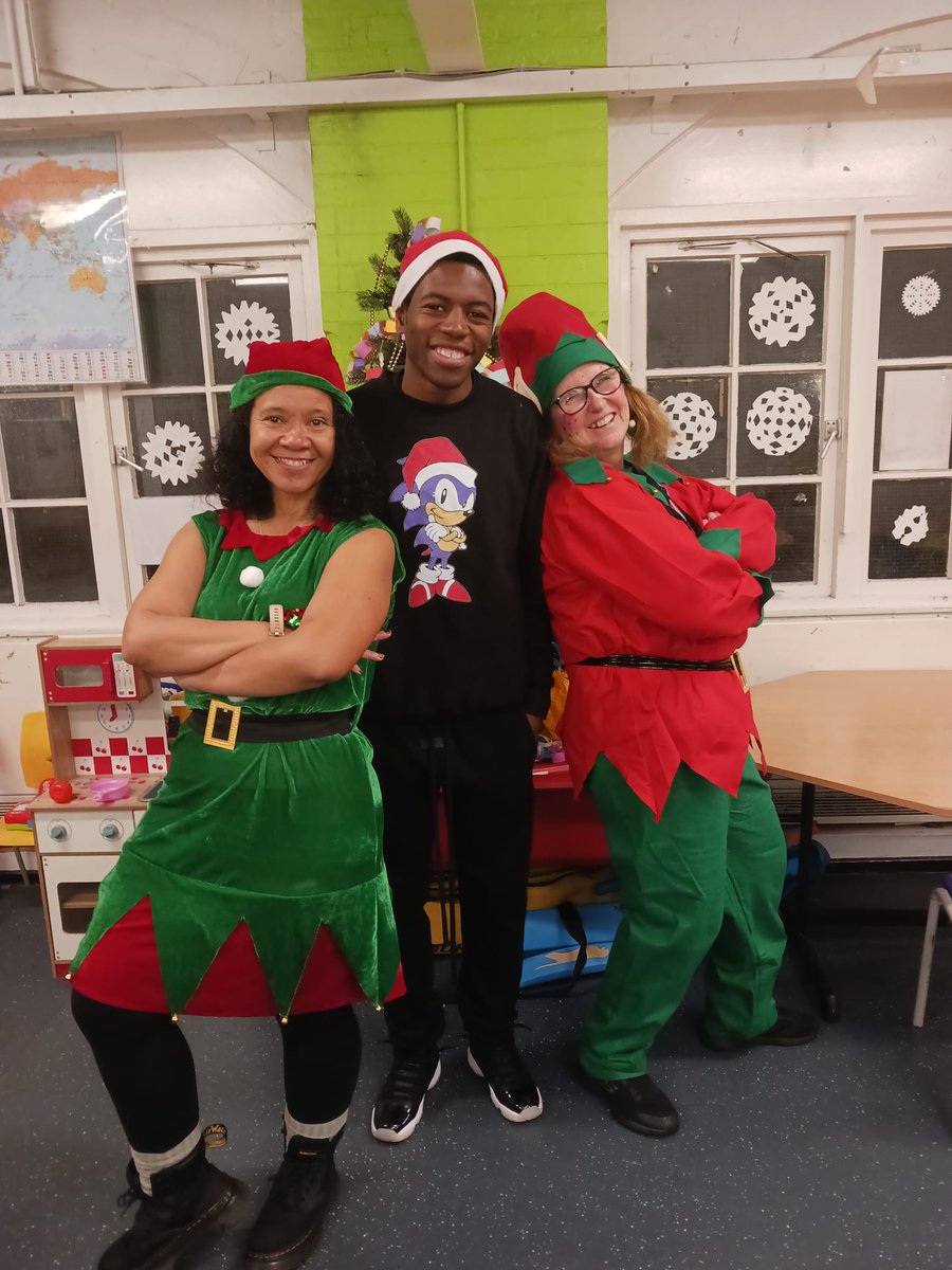TopmarkSports's tweet image. 🎄We found two Elves Behaving Badly at @GG_ASC_TOPMARK!