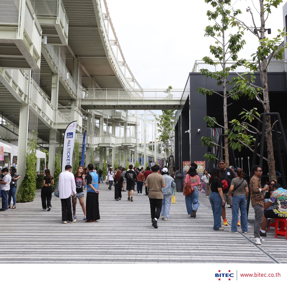 BITEC_Live's tweet photo. 🙌วันนี้แอดมินขอพาทุกคนย้อนวันวานไปกับภาพบรรยากาศ #เด็กเทปเฟส เทศกาลดนตรียุคเทปที่เทพเมื่อวันที่ 14 ธันวาคม 2567 ที่รวมตัวเหล่าคนเทพยุคเทป พร้อมแสง สี เสียง และศิลปินตัวท็อปที่สร้างความมันส์เกินต้านที่ #BITECLive🤩🔥 บอกเลยว่าใครได้ไปคือฟินสุดๆ https://t.co/kifwgIQADj