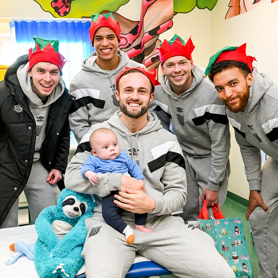 A truly special day! ❤️

Yesterday, our players made a visit to Diana, Princess of Wales Hospital to hand out presents to young fans in the children's ward. 

#GTFC