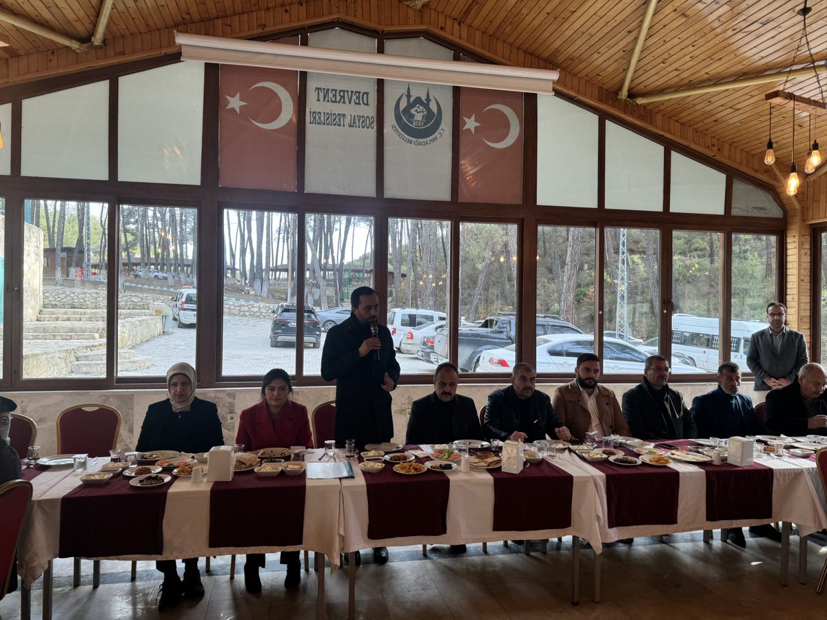 AKPartiYayladgi's tweet photo. 📍Devrent Sosyal Tesisleri

Yayladağı Belediye Başkanımız Mehmet Yalçın,
İlçe Başkanımız Cemil Ceylan
Mhp İlçe Başkanı Celal Atmaca,
Meclis Üyelerimiz, Muhtarlarımız, AK Parti Teşkilatımız ile birlikte Devrent Sosyal Tesislerimizde bir araya geldik. https://t.co/IaAB2bta73