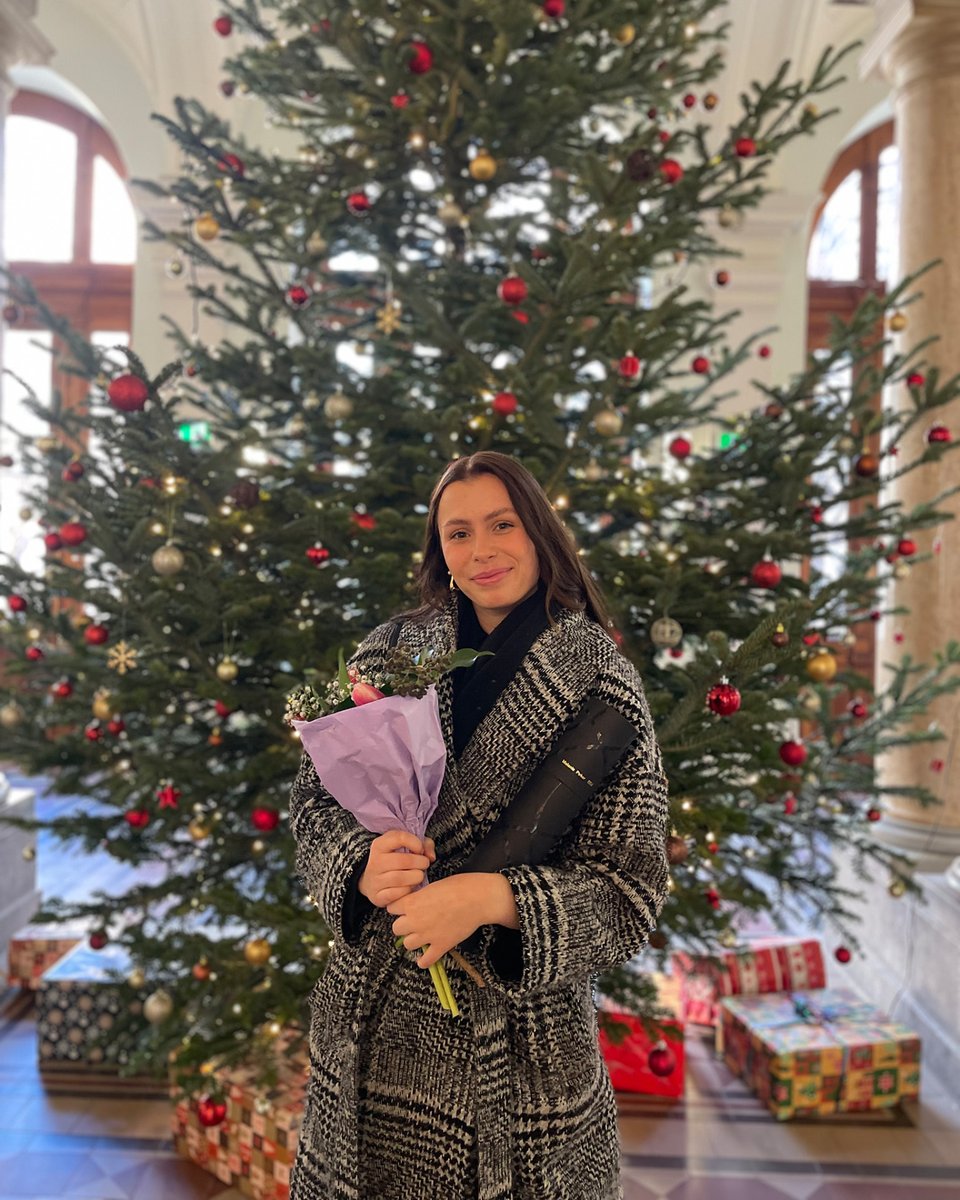UniGraz's tweet photo. 🥳 Wir gratulieren allen, die 2024 ihr Studium an der Uni Graz abgeschlossen haben: Was für ein Meilenstein in eurem Leben, den ihr dieses Jahr geschafft habt!

#sponsion #weworkfortomorrow #universityofgraz #unigraz https://t.co/5l7JAPH9MM