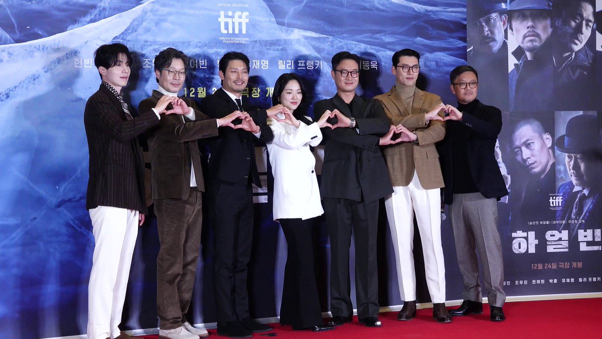 tvdaily_global's tweet photo. Harbin VIP Screening | Main Cast & Director Greeting Fans on Stage ๐ธ
๐https://t.co/p0OGHGqvG8
#HarbinMovie #VIPScreening #MoviePremiere #ํ์ผ๋น #ํ๋น #์ด๋์ฑ #์กฐ์ฐ์ง #์ ์ฌ๋น #๋ฐํ #Hyunbin #leedongwook #jeonyeobeen #parkhoon https://t.co/3YbAZvKOh7