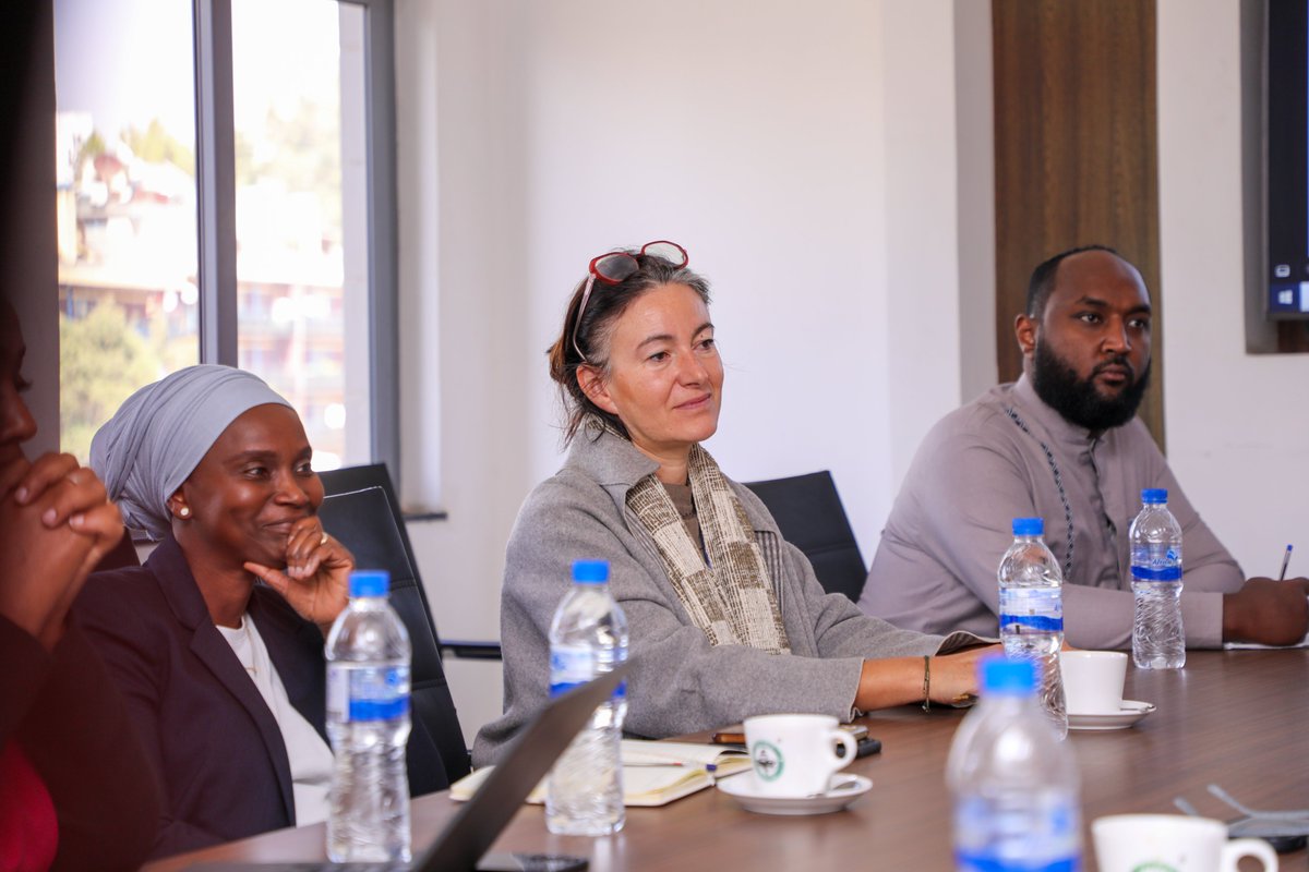 IOMEthiopia's tweet image. Honored to host German Ambassador to Ethiopia, Jens Hanefeld, and resident German Ambassador to Sudan, along with their embassy teams at our office.

Great discussions on visa facilitation, family reunification, and enhancing safe &amp;amp; #RegularPathways for #migrants