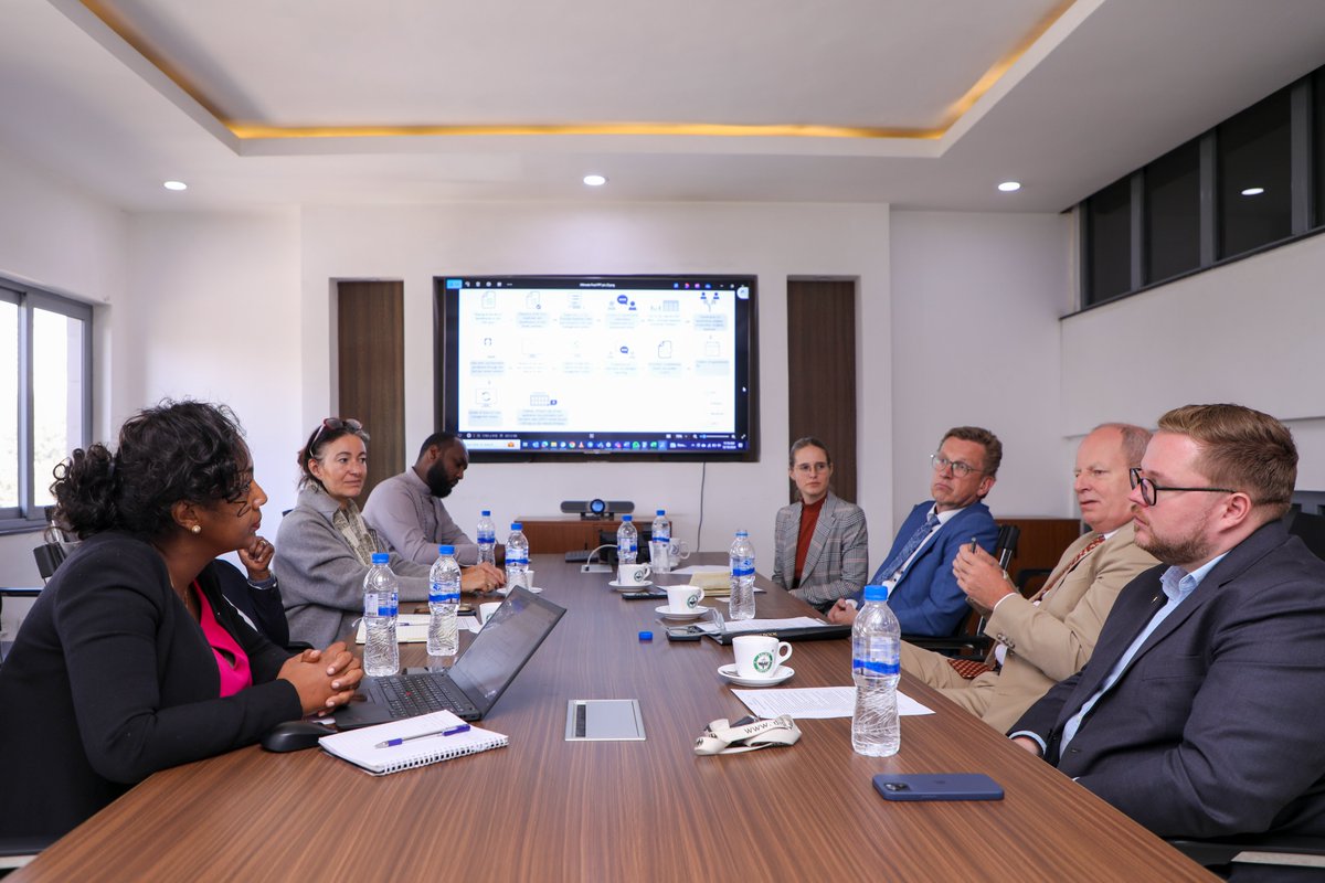 IOMEthiopia's tweet image. Honored to host German Ambassador to Ethiopia, Jens Hanefeld, and resident German Ambassador to Sudan, along with their embassy teams at our office.

Great discussions on visa facilitation, family reunification, and enhancing safe &amp;amp; #RegularPathways for #migrants