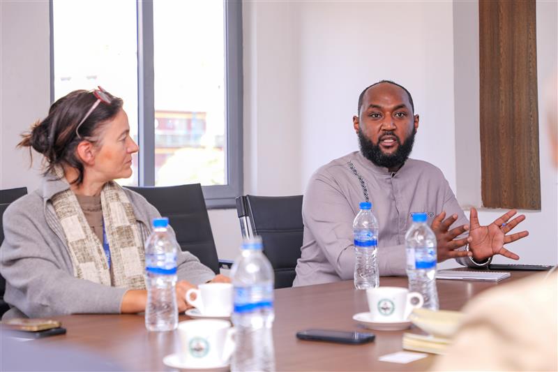 IOMEthiopia's tweet image. Honored to host German Ambassador to Ethiopia, Jens Hanefeld, and resident German Ambassador to Sudan, along with their embassy teams at our office.

Great discussions on visa facilitation, family reunification, and enhancing safe &amp;amp; #RegularPathways for #migrants