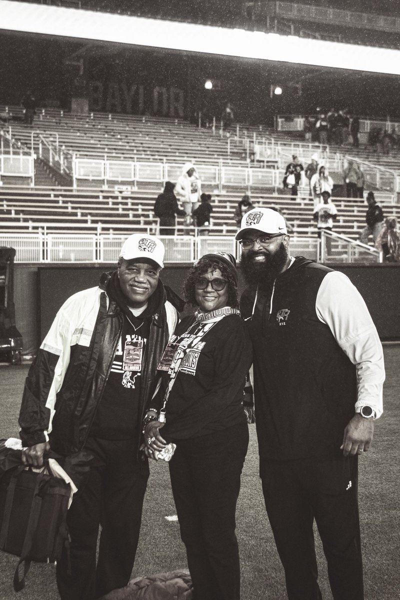 I just want to thank <a href="/LamarCISD/">Lamar CISD</a> <a href="/RandleHS/">Randle High School</a> <a href="/lcisdathletics/">LCISD ATHLETIC DEPT.</a> for a  year filled with GREAT MEMORIES, you will never truly understand how much this means to me and your biggest FANS! Thank you.  <a href="/RandleFootball/">TRHS Lions Football</a> The job isn't done, be bold, be brave &amp; ball out! #RVE #justwinbabywin