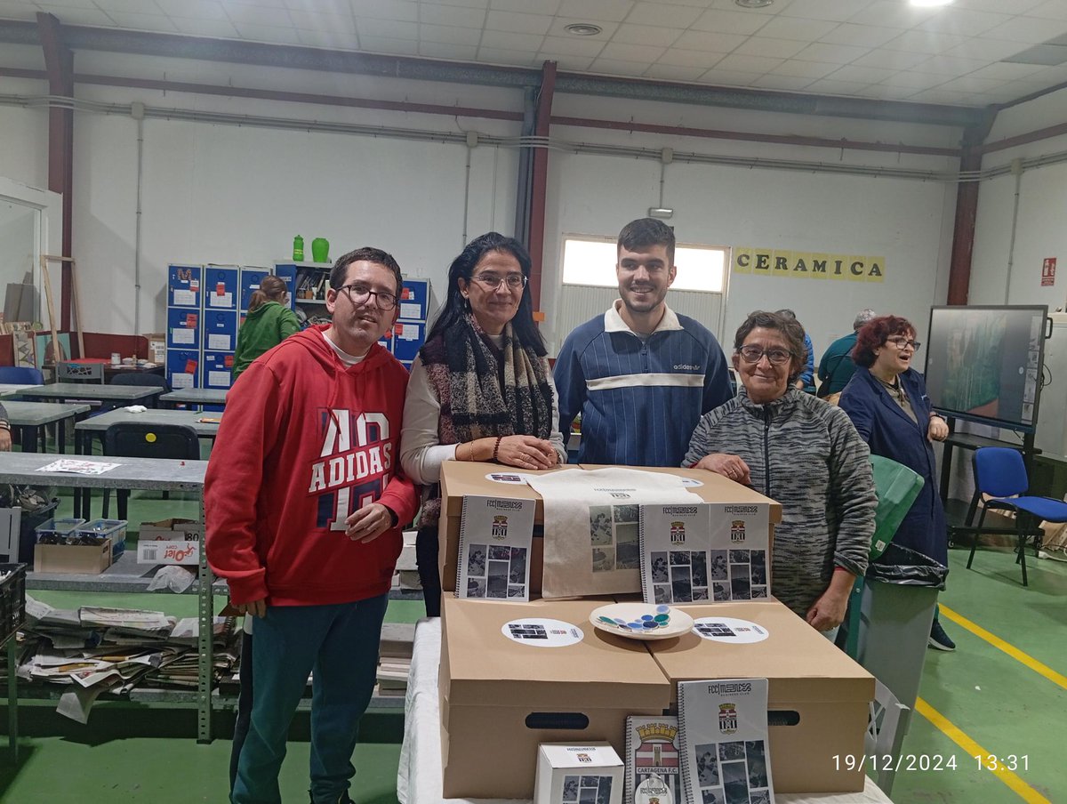 Agradecemos a FCC Cartagena el encargo de libretas con el que ayudan a nuestra asociación a la rehabilitación de las personas usuarias y a la visibilidad del colectivo de personas con problemas de salud mental. 
¡¡Muchas gracias!!