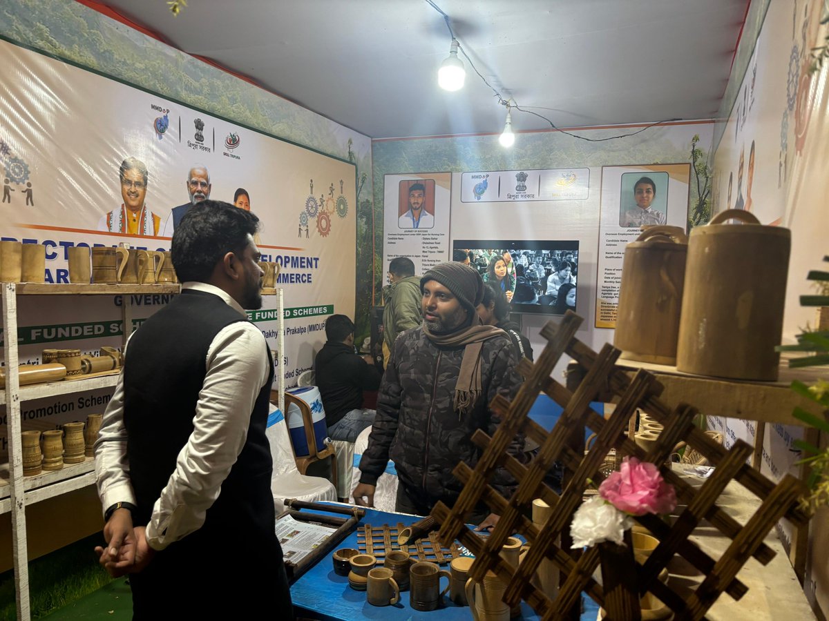 TSDM_2015's tweet image. The Directorate of Skill Development proudly showcased handcrafted bamboo items at "The Saras Fair". Honorable Director, graced our stall with his visit, appreciating the craftsmanship and dedication of our talented artisans.
Empowering skills, celebrating creativity!
#sarasfair