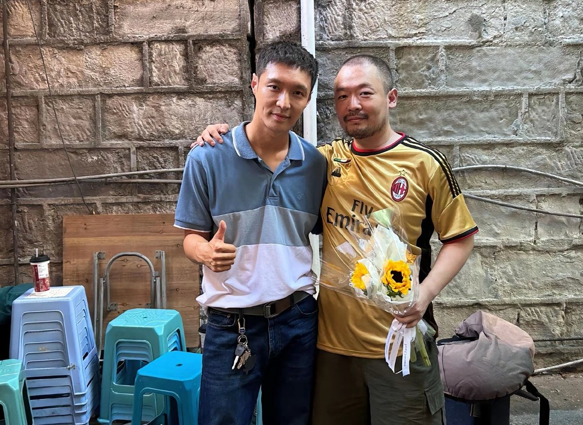 cheesescallop's tweet photo. 20241219 #DouyinLayZhang #DouyinMUMU

One of the actors of @layzhang's upcoming movie MUMU shares a few snapshots

Cr. 12882936 🌈🌈斑_提拉米苏摆摊🌈 https://t.co/hiLZ50R0GV