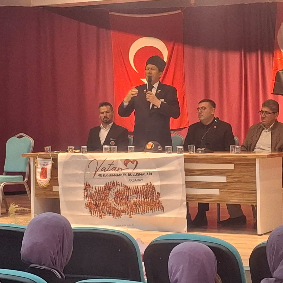 ESKİL İMAM HATİP ORTAOKULU (@eskiliho) on Twitter photo Kahraman Gazilerimiz ile yaptığımız söyleşi programından kareler.
<a href="/aksarayvaliligi/">T.C. Aksaray Valiliği</a>
<a href="/malikumbuzoglu/">Mehmet Ali Kumbuzoğlu</a>
@AksarayMem
<a href="/metinalpaslan40/">Metin Alpaslan</a>
<a href="/TC_Eskil/">T.C. Eskil Kaymakamlığı</a>
<a href="/Eskil_MEM/">Eskil İlçe Milli Eğitim Müdürlüğü</a>
@brahimkler2
<a href="/Ahmetiris1/">H. AHMET İRİŞ</a>
<a href="/Kose1990/">Tayfun Köse</a> Kahraman Gazilerimiz ile yaptığımız söyleşi programından kareler.
<a href="/aksarayvaliligi/">T.C. Aksaray Valiliği</a>
<a href="/malikumbuzoglu/">Mehmet Ali Kumbuzoğlu</a>
@AksarayMem
<a href="/metinalpaslan40/">Metin Alpaslan</a>
<a href="/TC_Eskil/">T.C. Eskil Kaymakamlığı</a>
<a href="/Eskil_MEM/">Eskil İlçe Milli Eğitim Müdürlüğü</a>
@brahimkler2
<a href="/Ahmetiris1/">H. AHMET İRİŞ</a>
<a href="/Kose1990/">Tayfun Köse</a>