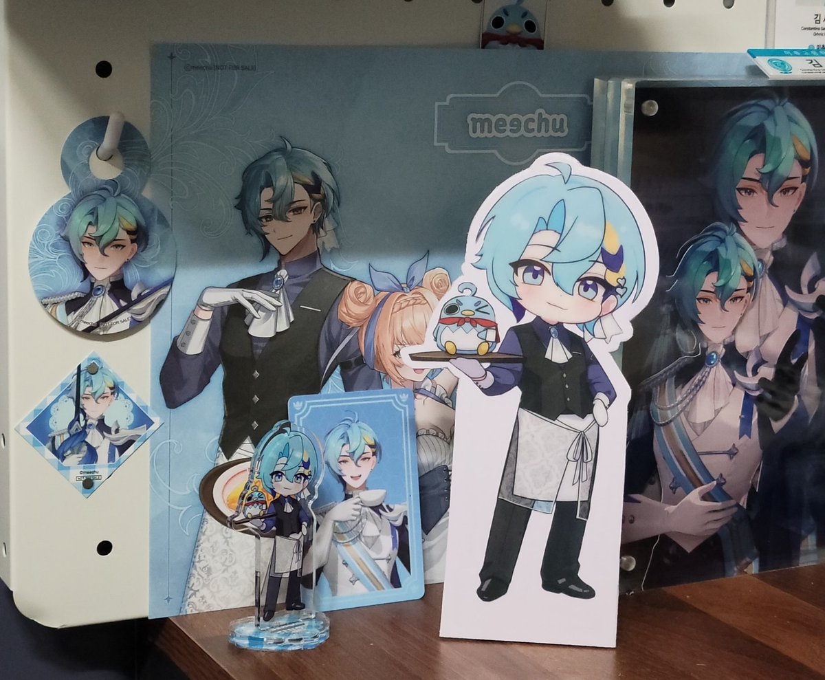 클리어파일 구매하신분들 잘라서 미니 등신대 만들어보세요 콜캎에 있던거랑 크기도 비슷해서 대만족