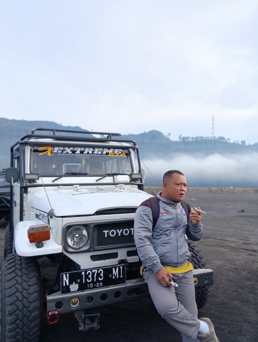 Dalthonfly's tweet photo. Hal yang paling mengesankan dari petualangan adalah: sekali kau terkena candunya, Kau akan mencari cara untuk kembali berkelana, meski harus menumpang mobil, tidur mengemper. Dan ketika kau tiba di destinasi impianmu, kau tahu semua pengorbanan itu setimpal. https://t.co/gUI7GmmvA7