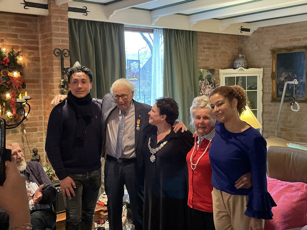 Peter Mocking tweet media