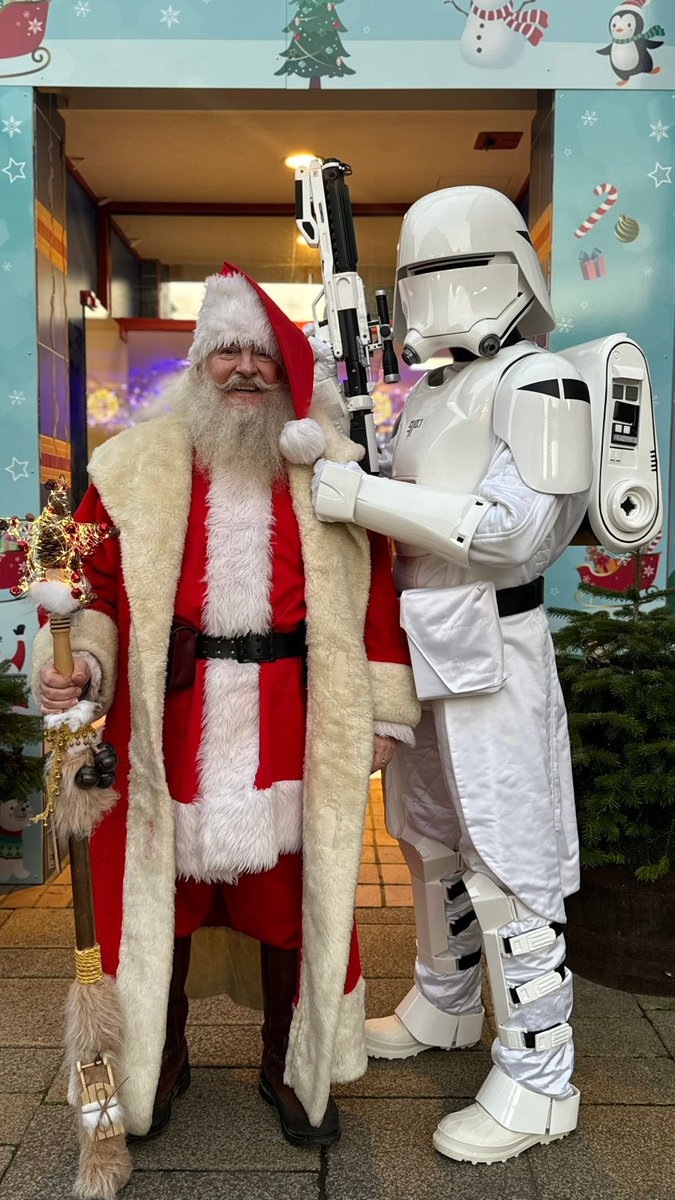 The First Order keeping your houses safe from intruders this holiday season

#starwars #firstordersnowtrooper #cosplay