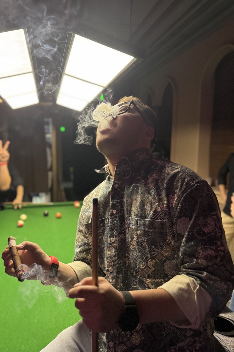 Алд бие минь гадаадад ч сэтгэл санаа минь үргэлж монголынхоо төлөө цохилж байна. Би ийм л эх оронч хүн! 😂