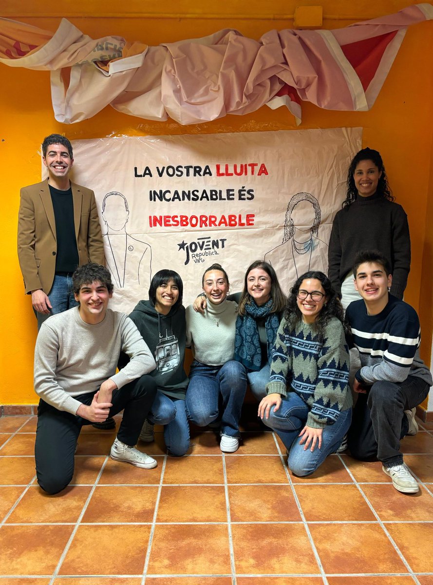Avui ens hem acomiadat de dos militants com són la Lojaina i a en Guevara que aquest 2024 han estat jubilats del <a href="/JoventRepublica/">Joventuts d’Esquerra Republicana</a>. 

El record i l’aprenentatge ens l’enduem nosaltres de tots aquells que ens heu precedit, Gràcies, camarades! ✊