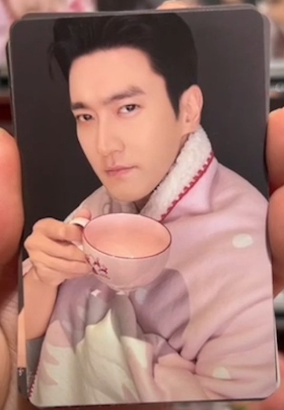wonniemallow's tweet photo. 🎁 2024 PINK CHRISTMAS MD 🎁

SIWON's photocards (photocard random pack) preview from kwangya_seoul ig live 

#시원 #SIWON #최시원 #CHOISIWON
#슈퍼주니어 #SUPERJUNIOR
@siwonchoi @SJofficial https://t.co/r9UDpPJrdl