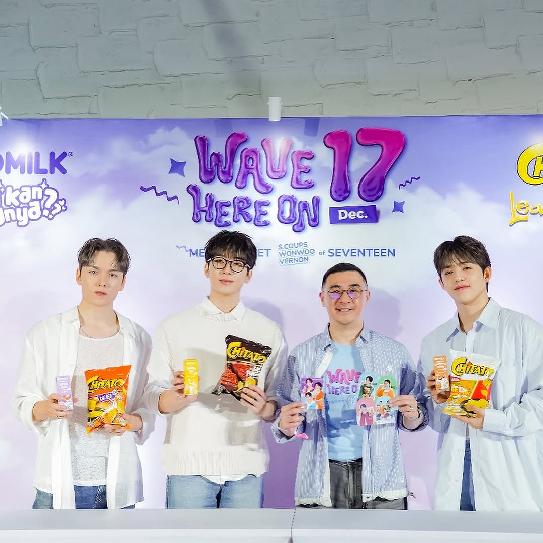 17CARATS_INA's tweet photo. [#NEWS] Berdasarkan pemaparan Direktur PT Indofood CBP Sukses Makmur Tbk, Axton Salim, beliau mengungkapkan alasan kenapa menjadikan tiga anggota SVT sebagai BA

👤: "Setiap anggota SEVENTEEN punya karakter unik, ada S.Coups sebagai leader yang punya jiwa kepemimpinan tinggi, Wonwoo yang mewakili authenticity, dan kreativitas dari Vernon yang kerap menciptakan lagu, Ini selaras dengan semangat kami yang selalu merayakan momen-momen otentik dan mengekspresikan diri sendiri yang berani"
👤: "Bersama mereka kita berharap bisa membawa sinergi yang kuat untuk terhubung dengan konsumen dan para penggemar di seluruh Indonesia, serta memperkuat nilai-nilai brand sekarang dan ke depannya. 

©https://t.co/iT8Z4OhCfR

@pledis_17 #SEVENTEEN #세븐틴