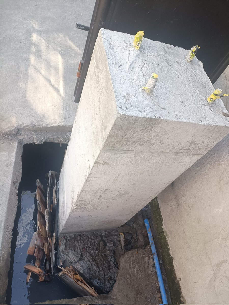 tuesdayhabit's tweet photo. Ganito ba paggawa ng poste sa inyo? Bakit sa kanal? Jusko, laging baha sa street namin. Kung anong project na lang ang maisip. Drainage system who? https://t.co/Jd473EqIzz
